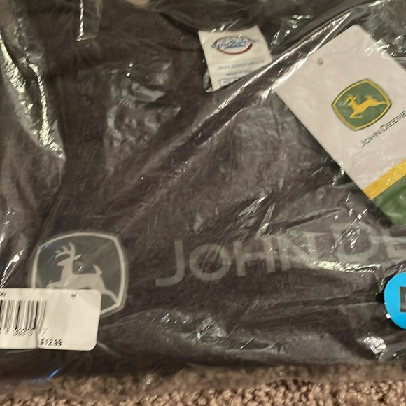 Set of 2 John Deere T shirts - Picture 5 of 5
